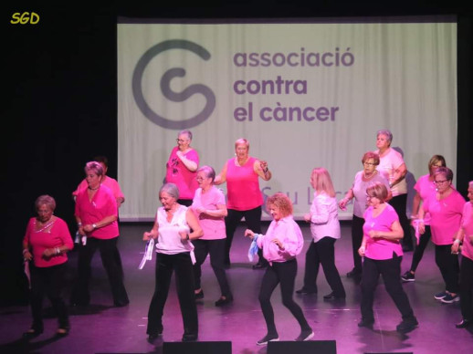 El 18è Festival Contra el Càncer omple la Sala Municipal i recapta 2.340 euros per a la investigació i l'ajuda psicològica. Moltes gràcies a tothom!