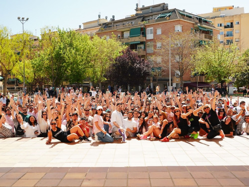 Abrera és solidària! El diumenge 14 d'abril va tenir lloc a la plaça de Pau Casals la Festa Solidària de recaudació de fons per a la investigació del càncer