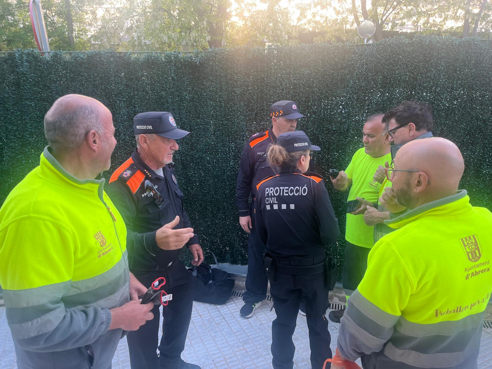 Protecció Civil i Brigada Municipal durant l'emergència pel tall de llum generalitzat